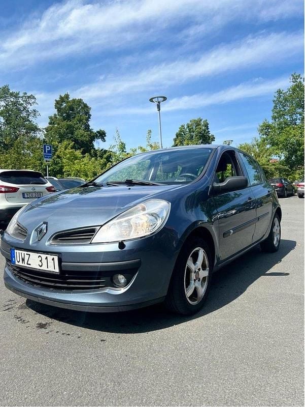Blå Begagnad 2006 Renault Clio R.S. Halvkombi | 15 900 kr (Marknadspris) - Bild 1/4