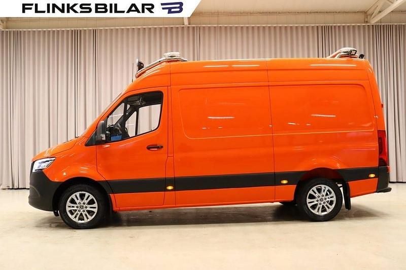 Röd Begagnad 2020 Mercedes Sprinter Van | 299 800 kr (Bra pris) - Bild 1/4