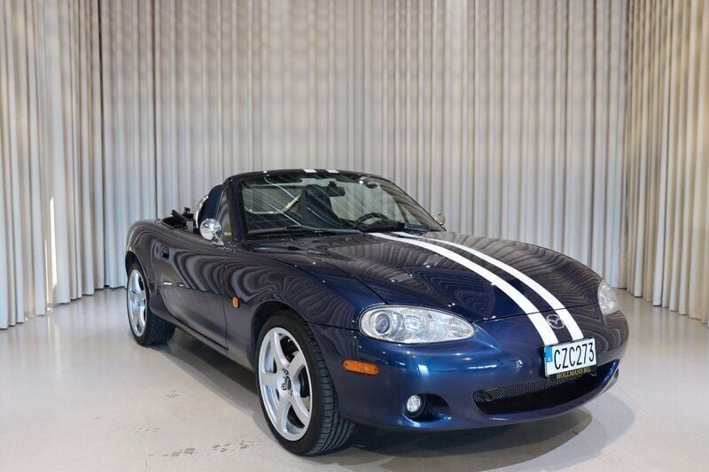 Mörkblå Begagnad 2002 Mazda MX5 Cab | 69 900 kr (Marknadspris) - Bild 1/2
