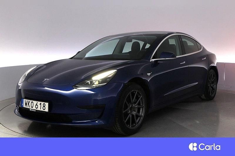 Blå Begagnad 2020 Tesla Model 3 Standard Range Plus Sedan | 259 900 kr (Marknadspris) - Bild 1/4