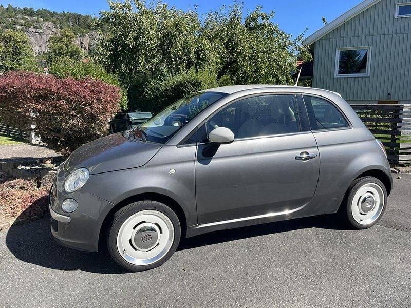 Grå Begagnad 2015 Fiat 500 Lounge Halvkombi | 72 000 kr (Superpris) - Bild 1/4