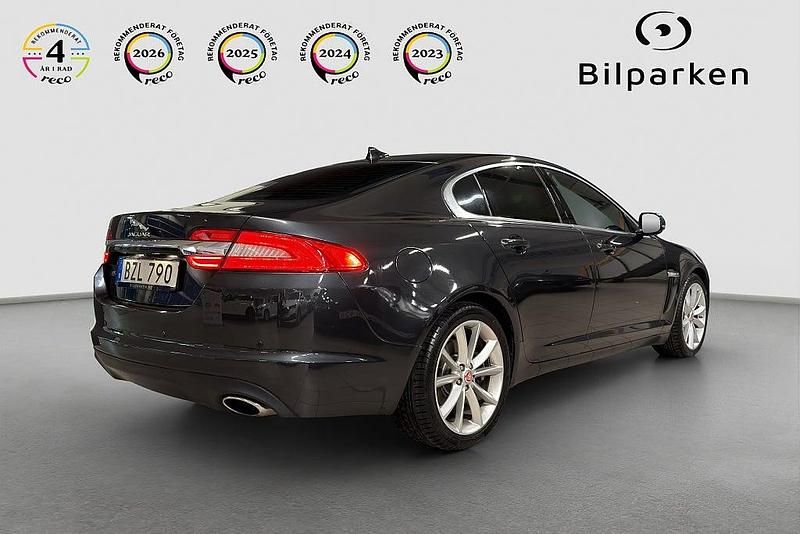 Begagnad Jaguar XF 241 HK (177 kW) 2015 Grå Sedan