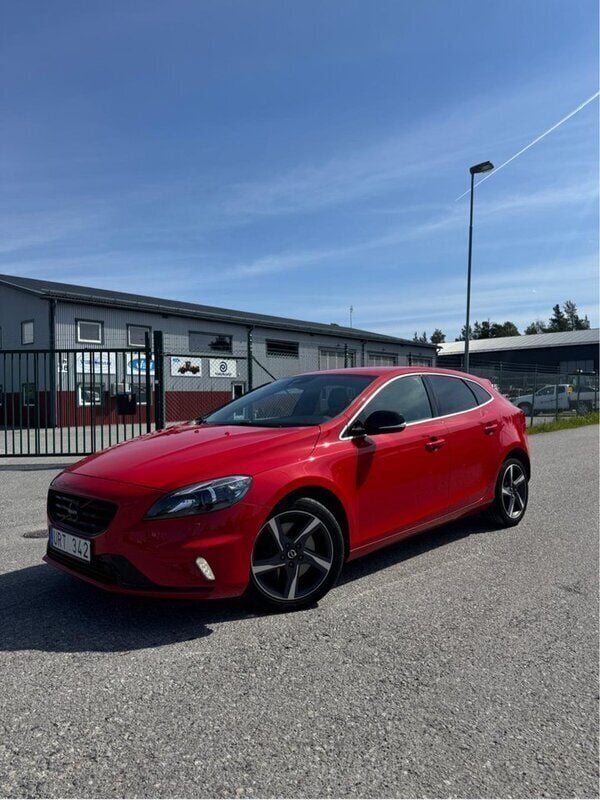 Röd Begagnad 2013 Volvo V40 R-Design Kombi | 149 000 kr (Bra pris) - Bild 1/4