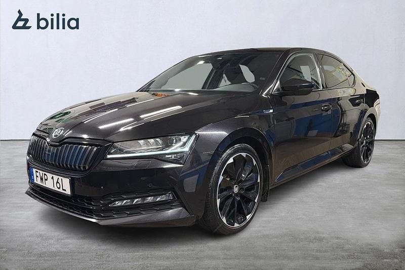 Svart Begagnad 2021 Skoda Superb SportLine Halvkombi | 309 500 kr (Lite dyr) - Bild 1/4
