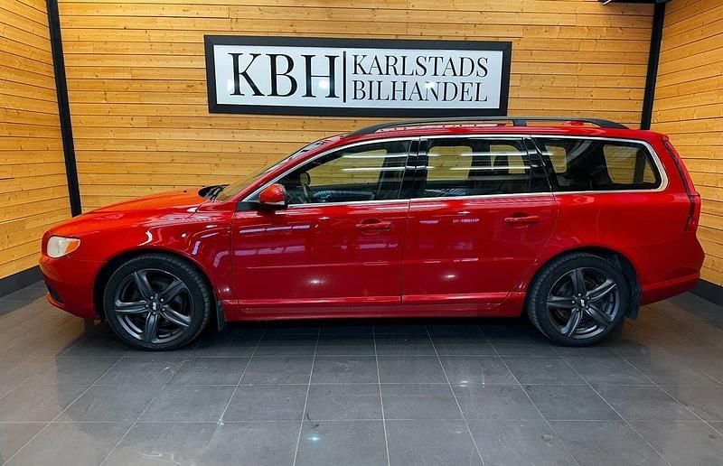 Röd Begagnad 2013 Volvo V70 Momentum Kombi | 84 900 kr (Marknadspris) - Bild 1/4