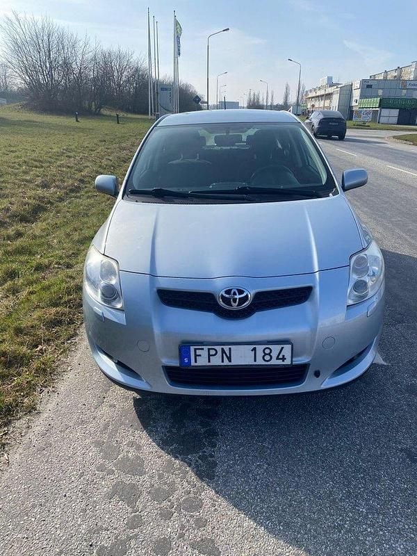 Blå Begagnad 2007 Toyota Auris Halvkombi | 62 500 kr (Marknadspris) - Bild 1/4