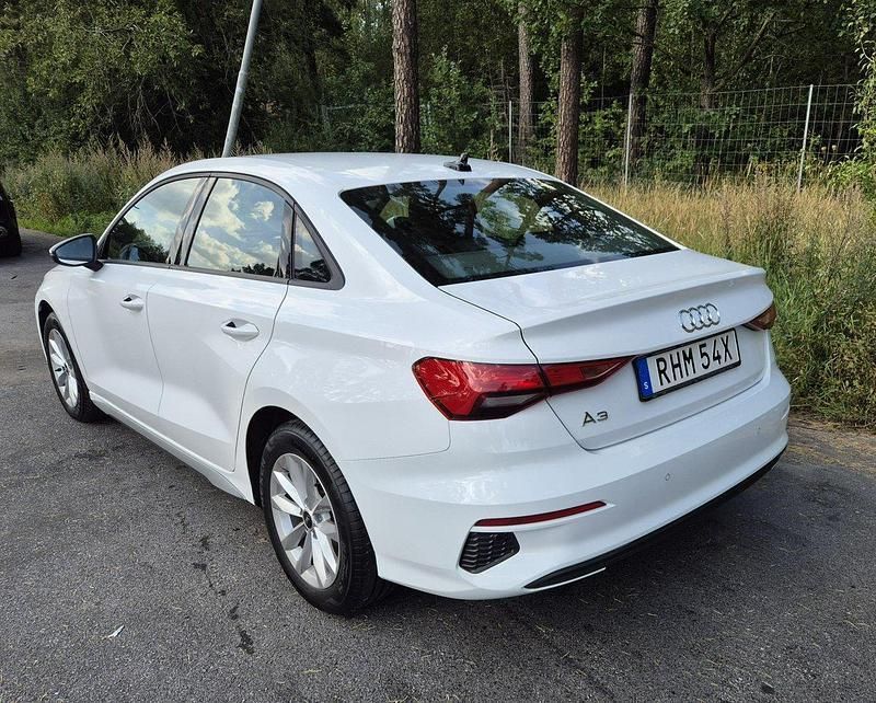 Vit Begagnad 2021 Audi A3 Comfort Sedan | 230 000 kr (Bra pris) - Bild 1/4