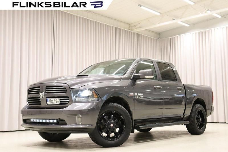 Mörkgrå (grå) Begagnad 2017 Dodge Ram Pickup | 299 800 kr (Bra pris) - Bild 1/4