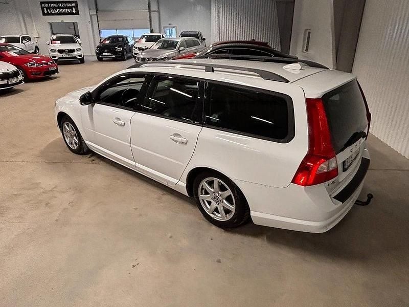 Begagnad Volvo V70 Momentum 200 HK (147 kW) 2009 Vit Kombi