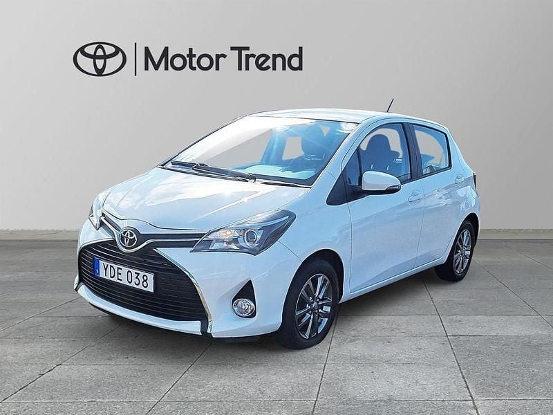 Vit Begagnad 2016 Toyota Yaris Halvkombi | 129 000 kr (Marknadspris) - Bild 1/3
