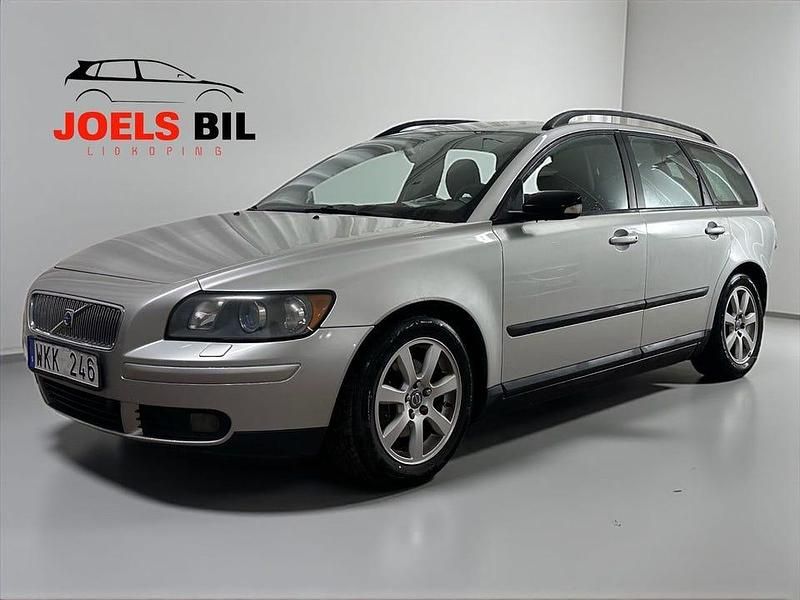 Ljusgrå Begagnad 2004 Volvo V50 Kinetic Kombi | 49 900 kr (Marknadspris) - Bild 1/4