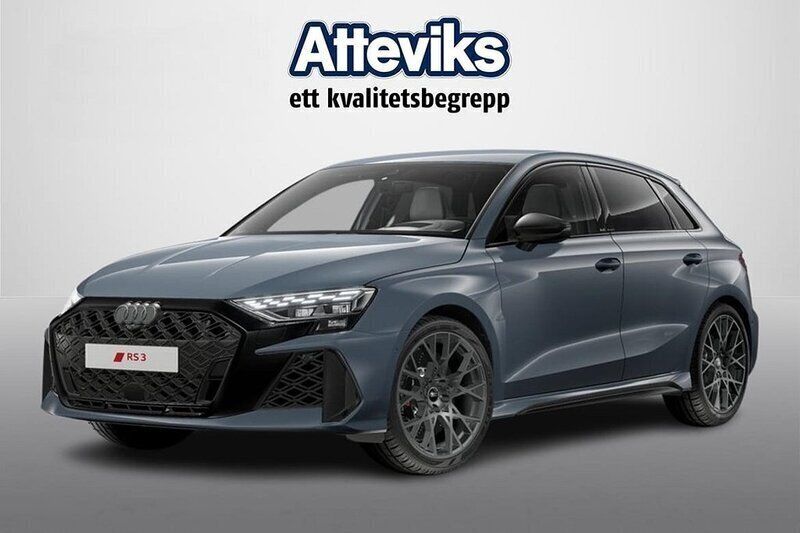 Grå Ny 2024 Audi RS3 Sportback Comfort Halvkombi | 799 900 kr (Marknadspris) - Bild 1/4