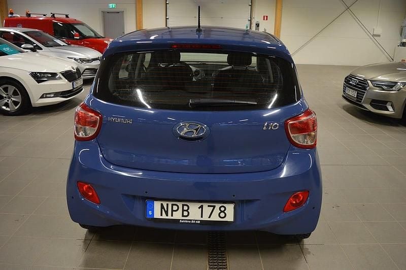 Begagnad Hyundai i10 Premium 87 HK (63 kW) 2014 Blå Halvkombi