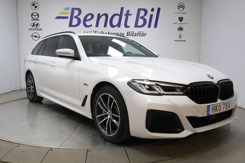 Alpinvit Begagnad 2023 BMW 530 M Sport Kombi | 389 500 kr - Bild 1/3
