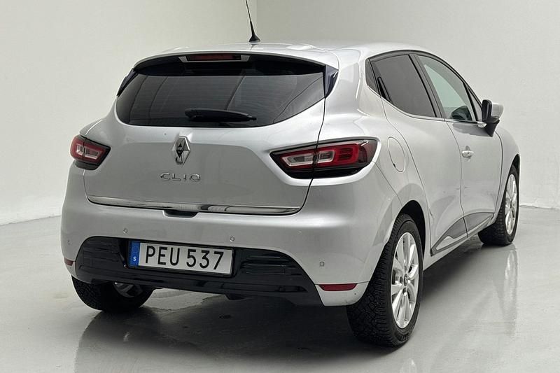 Begagnad Renault Clio IV Intens 90 HK (66 kW) 2018 Silver