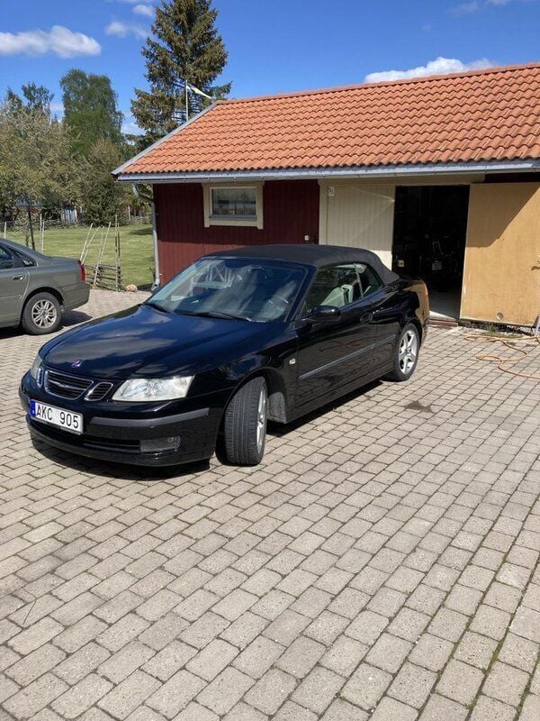 Svart Begagnad 2004 Saab 9-3 Cabriolet Vector Cab | 105 000 kr (Bra pris) - Bild 1/2