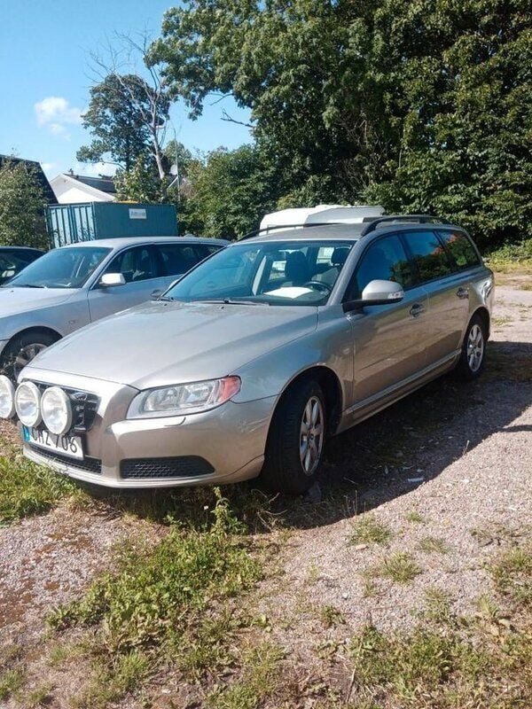 Begagnad Volvo V70 Kinetic 164 HK (120 kW) 2010 Ljusbrun (ljusbrudmetallic) Kombi