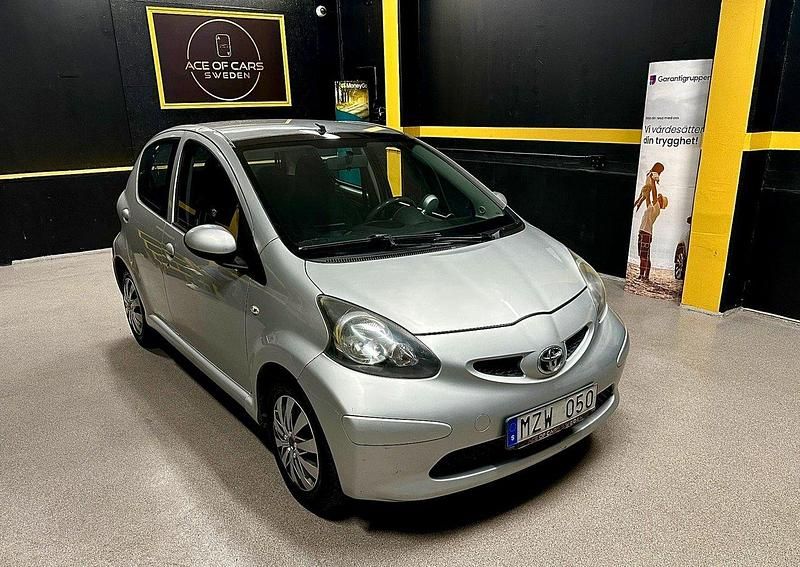 Silver Begagnad 2007 Toyota Aygo Halvkombi | 19 900 kr (Bra pris) - Bild 1/4