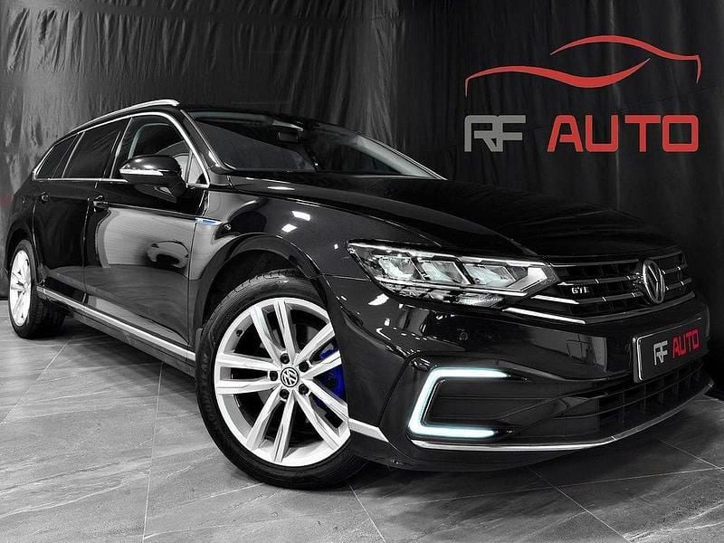 Svart Begagnad 2020 VW Passat GTE Kombi | 259 900 kr (Marknadspris) - Bild 1/4