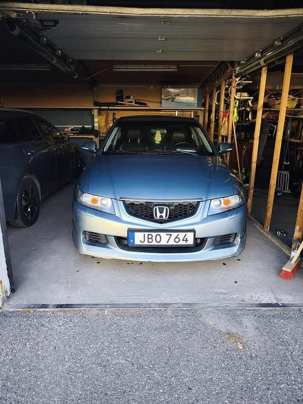 Grön Begagnad 2003 Honda Accord Sport Sedan | 30 000 kr (Marknadspris) - Bild 1/4