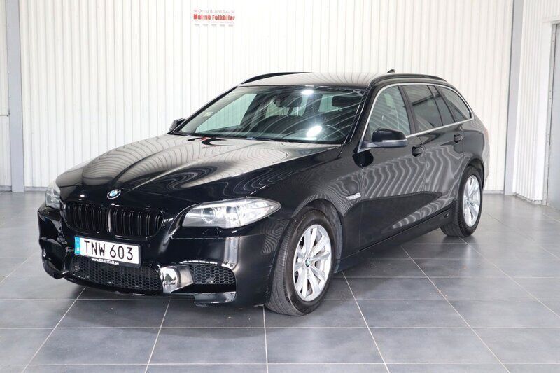 Svart Begagnad 2015 BMW 520 Kombi | 159 900 kr (Marknadspris) - Bild 1/4