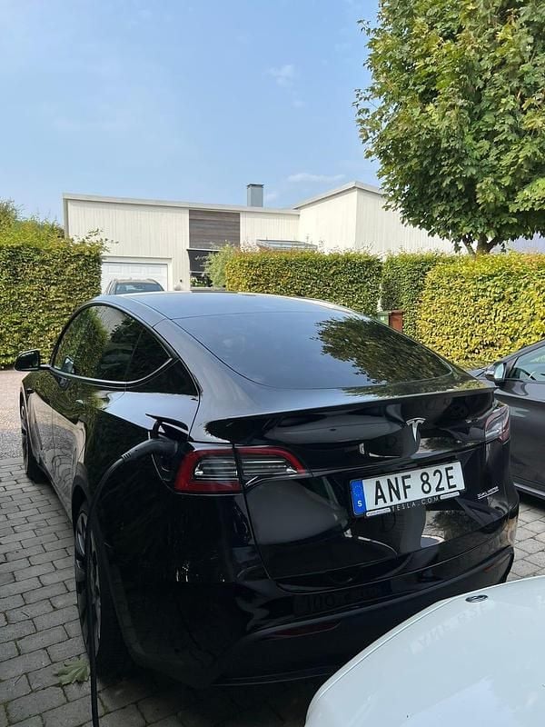 Begagnad Tesla Model Y Performance 392 kW (534 HK) 2024 Sapphire black SUV