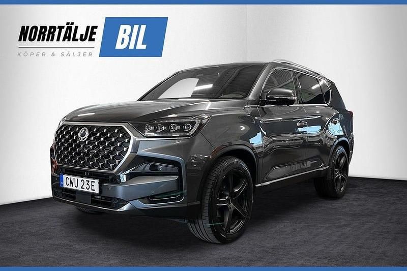 Grå Begagnad 2024 Ssangyong (KGM) Rexton SUV | 449 900 kr - Bild 1/4