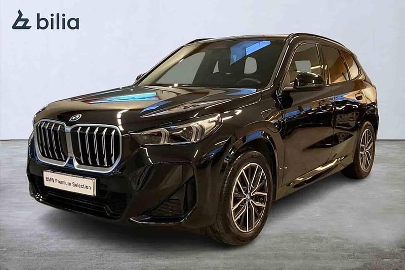 Svart Begagnad 2024 BMW X1 Comfort Edition SUV | 529 000 kr (Marknadspris) - Bild 1/1