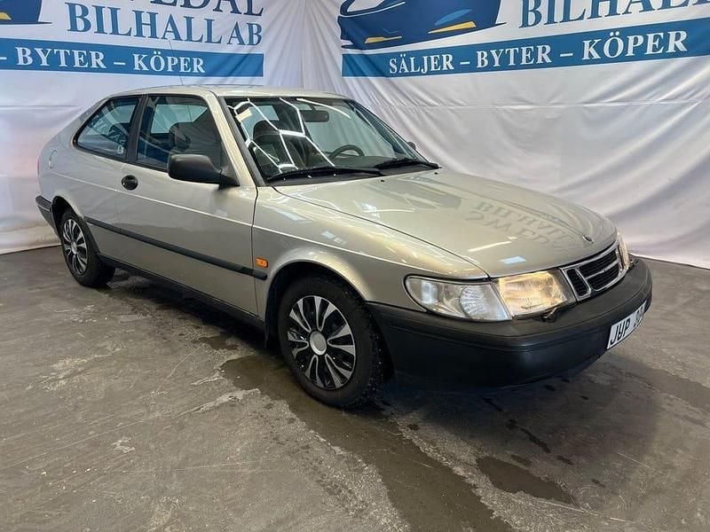 Begagnad Saab 900 150 HK (110 kW) 1994 Gul Halvkombi