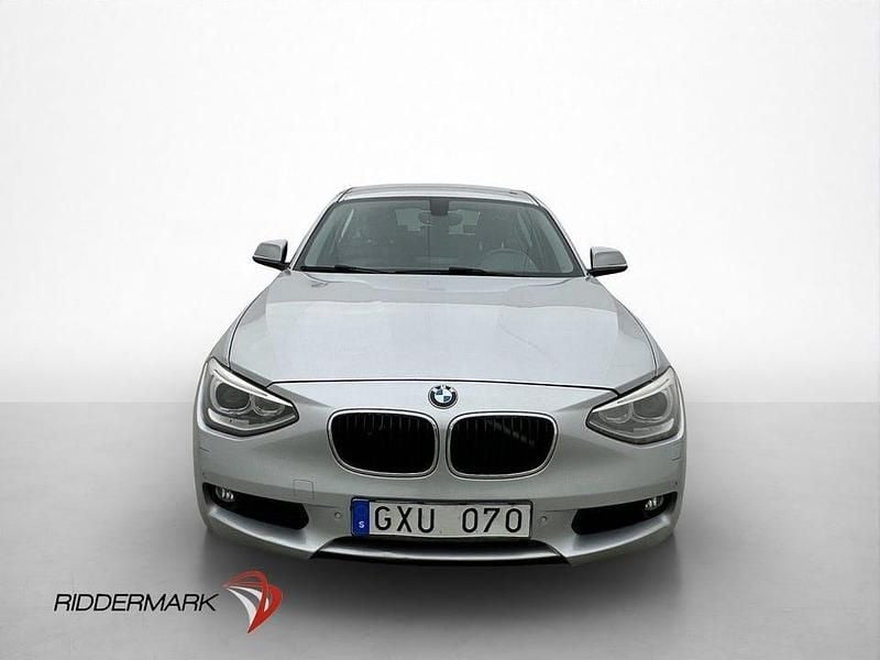 Begagnad BMW 118 143 HK (105 kW) 2012 Silver Halvkombi