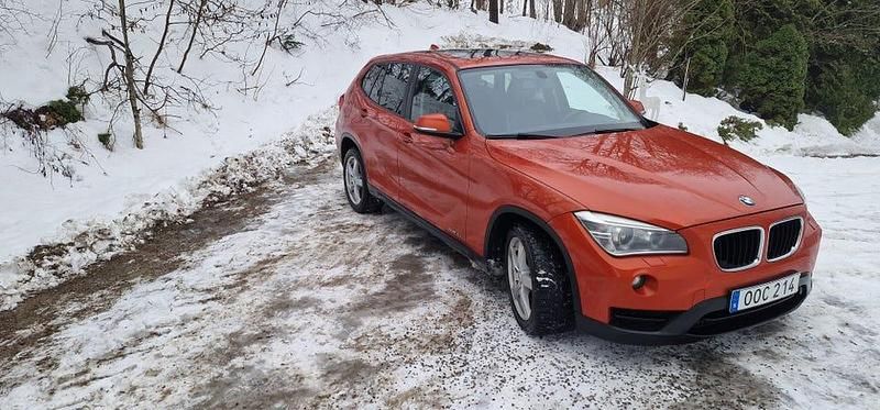 Begagnad BMW X1 Sport Line 163 HK (119 kW) 2013 Orange metallic SUV