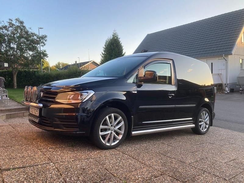 Begagnad VW Caddy 102 HK (75 kW) 2016 Svart metalic Minibuss