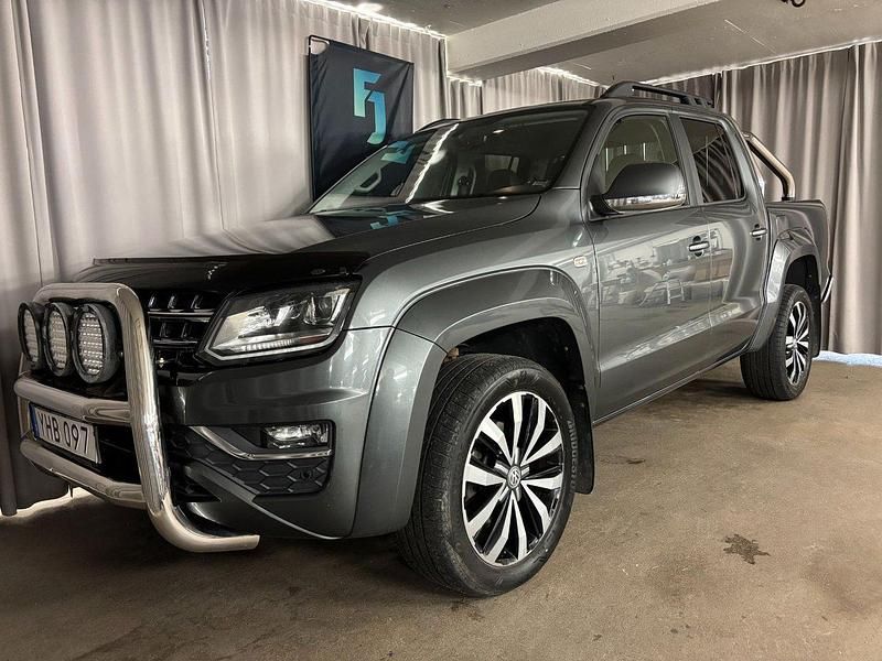 Grå Begagnad 2017 VW Amarok Highline Pickup | 359 900 kr (Marknadspris) - Bild 1/4