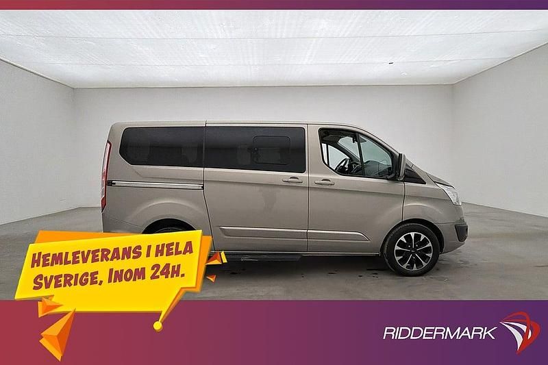 Begagnad Ford Tourneo Limited 170 HK (125 kW) 2017 Grå Minibuss