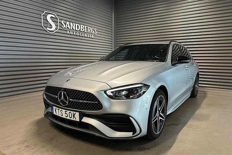 Silver Begagnad 2021 Mercedes C300e AMG Kombi | 394 500 kr (Lite dyr) - Bild 1/4