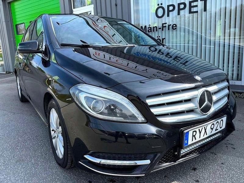 Begagnad Mercedes B200 136 HK (100 kW) 2013 Svart Minibuss