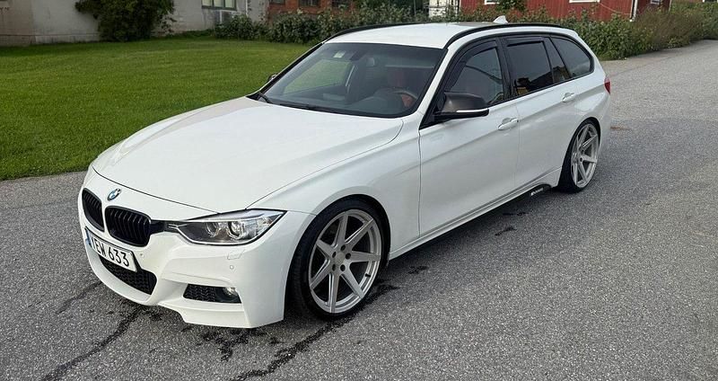 Vit Begagnad 2013 BMW 330 M Sport Kombi | 189 900 kr (Lite dyr) - Bild 1/4