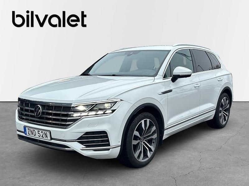Vit Begagnad 2022 VW Touareg Executive SUV | 589 900 kr (Marknadspris) - Bild 1/4