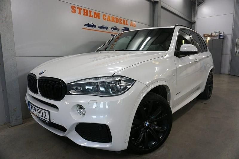 Vit Begagnad 2016 BMW X5 M Sport SUV | 379 700 kr (Lite dyr) - Bild 1/4