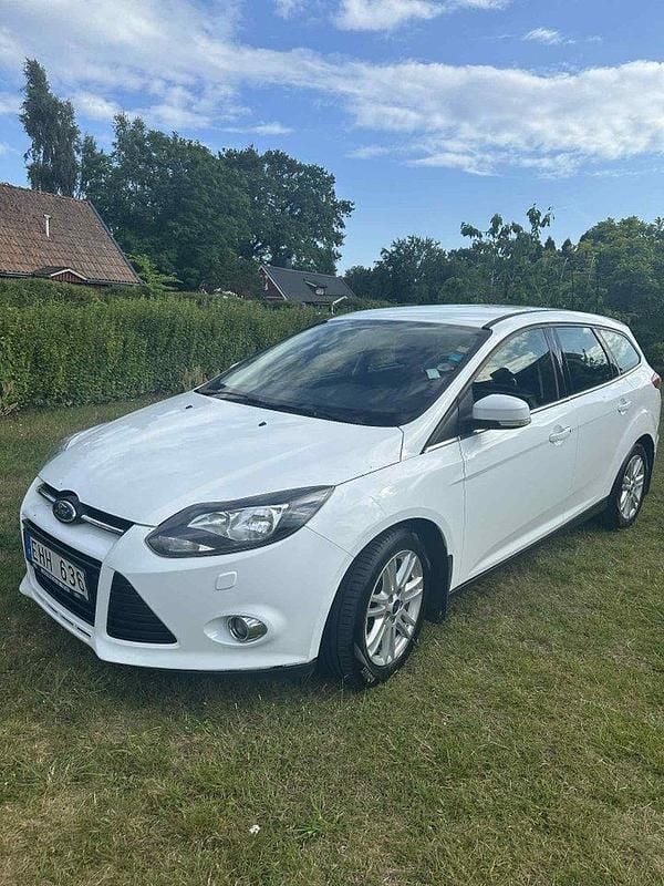 Vit Begagnad 2013 Ford Focus Titanium Kombi | 29 000 kr (Bra pris) - Bild 1/4