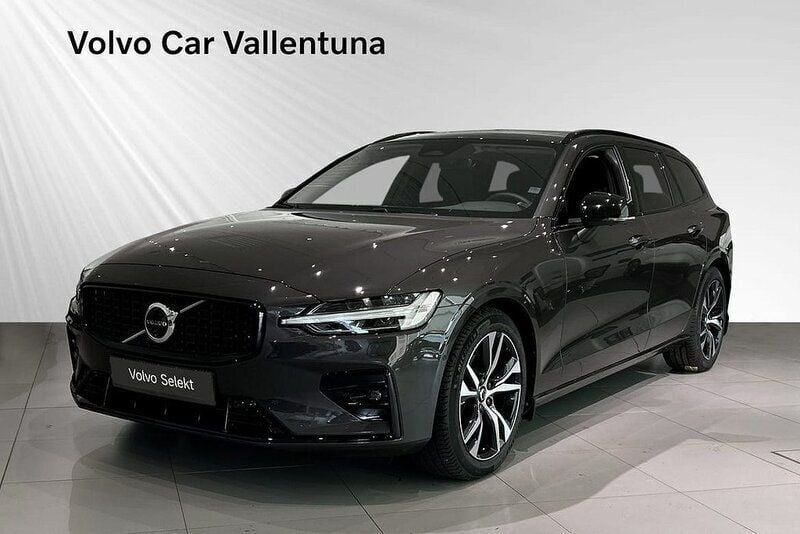 Grå Begagnad 2024 Volvo V60 Plus Kombi | 379 900 kr (Marknadspris) - Bild 1/3