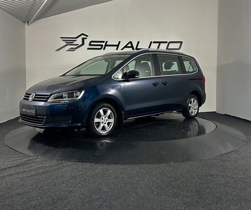 Mörkblå (blå) Begagnad 2011 VW Sharan Minibuss | 99 900 kr (Marknadspris) - Bild 1/4