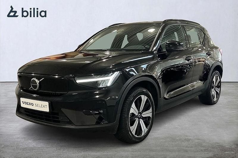Svart Begagnad 2023 Volvo XC40 Plus SUV | 329 900 kr - Bild 1/3