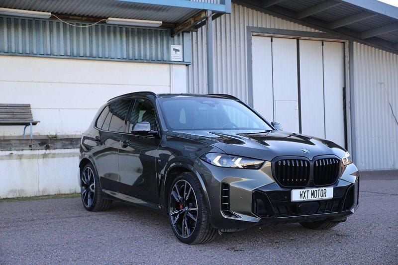 Grön Begagnad 2025 BMW X5 M Sport SUV | 1 050 000 kr - Bild 1/4