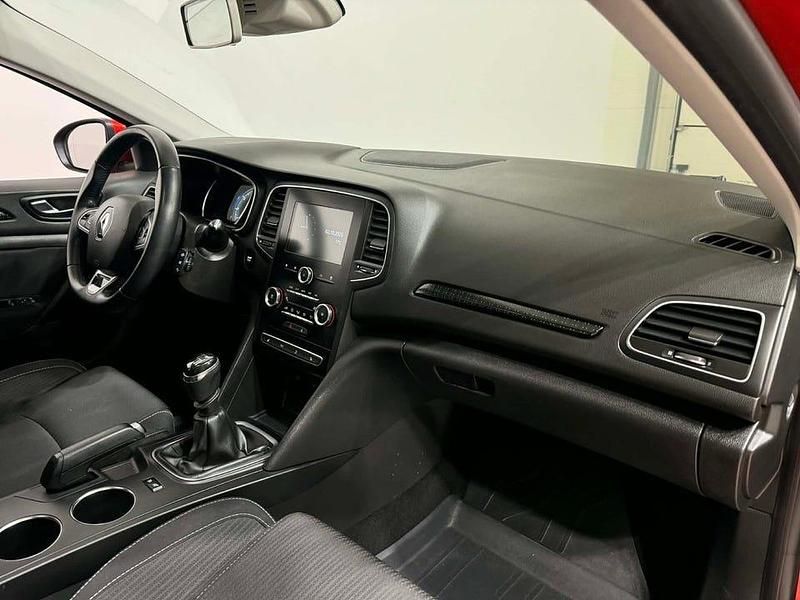 Begagnad Renault Mégane IV 132 HK (97 kW) 2017 Röd Kombi