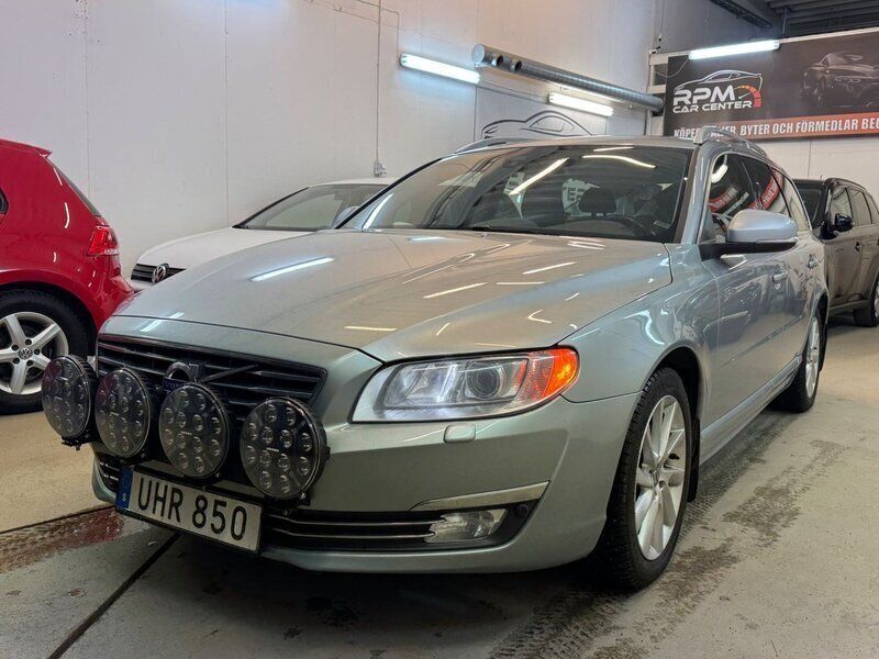 Silver Begagnad 2014 Volvo V70 Summum Kombi | 119 900 kr (Marknadspris) - Bild 1/4