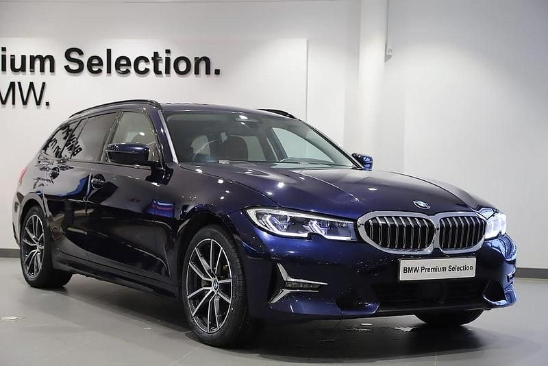 Begagnad BMW 330e Luxury Line 184 HK (135 kW) 2020 Blå Kombi