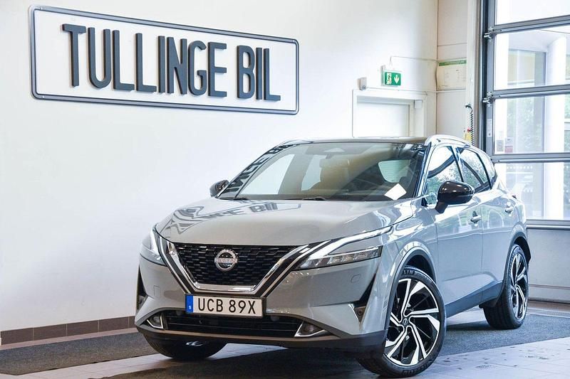 Grå Begagnad 2022 Nissan Qashqai Tekna+ SUV | 304 900 kr (Lite dyr) - Bild 1/4