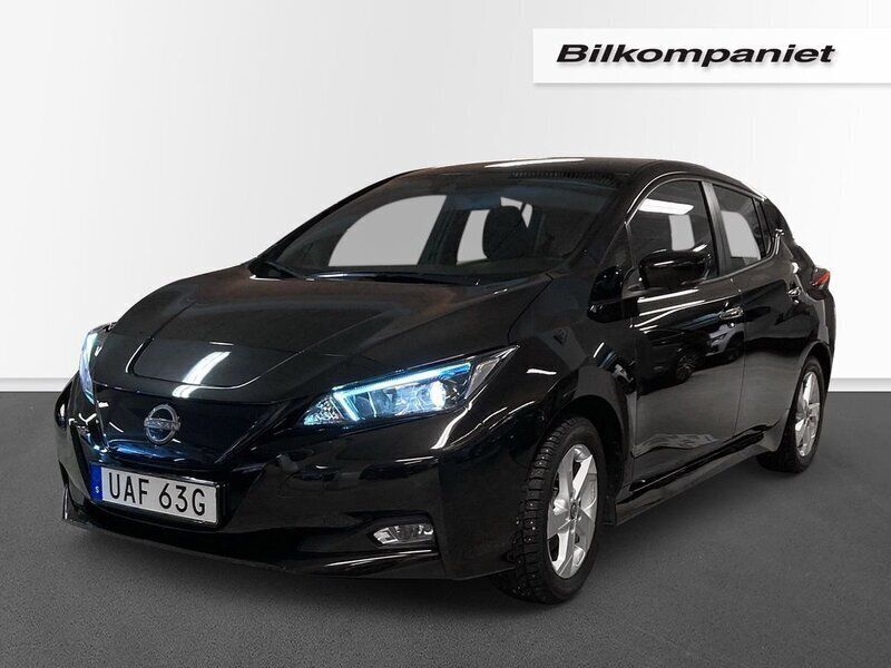 Svart Begagnad 2023 Nissan Leaf Acenta Halvkombi | 199 000 kr (Marknadspris) - Bild 1/4