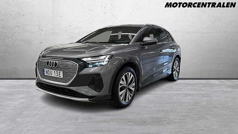 Grå Begagnad 2022 Audi Q4 e-tron Proline SUV | 419 000 kr (Marknadspris) - Bild 1/4
